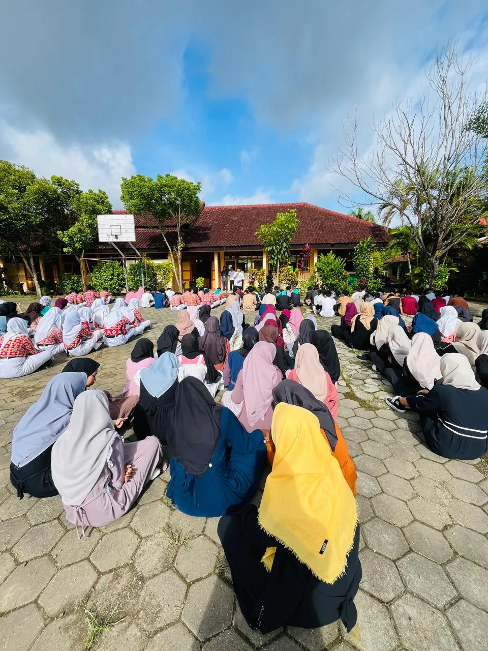 Membangun Generasi Qurani Melalui Kegiatan Jumat Mengaji di SMP Negeri 2 Giriwoyo